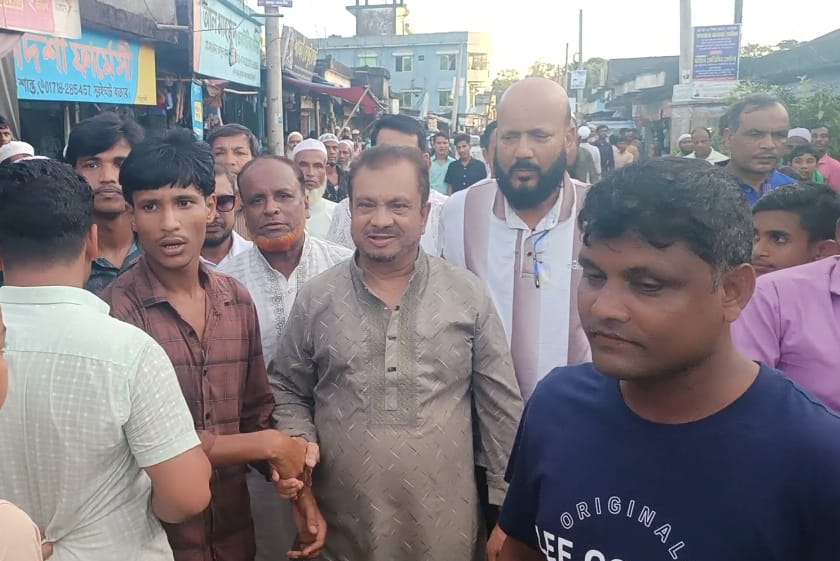 রাষ্ট্র মেরামতের ৩১ দফা প্রচার প্রচারে সিলেট জেলা বিএনপির উপদেষ্টা আশিক উদ্দিন চৌধুরীর নেতৃত্বে কানাইঘাটে লিফলেট বিতরণ: