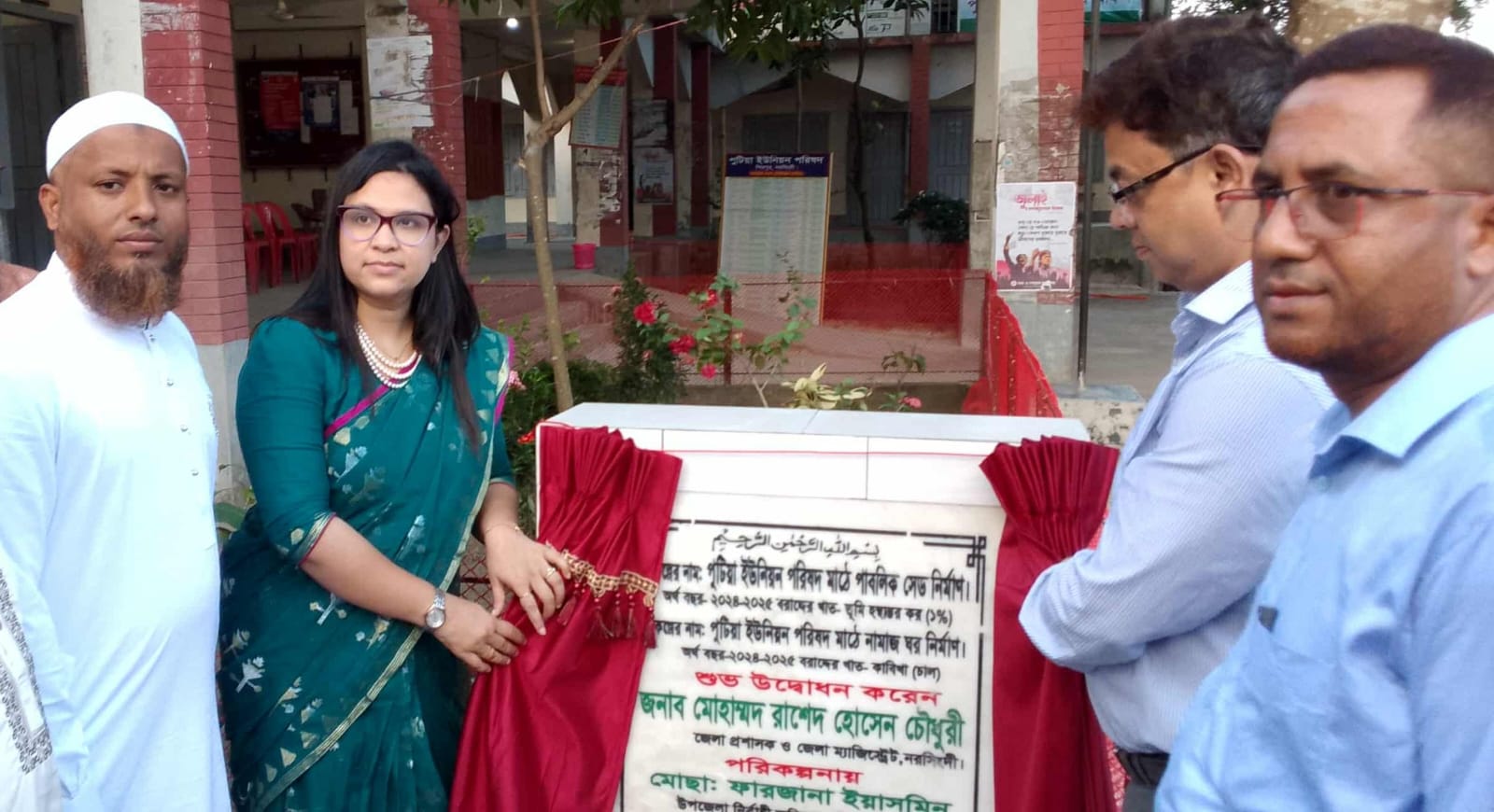 নরসিংদীর শিবপুর পুটিয়ায় উন্নয়ন মূলক কাজের শুভ উদ্বোধন করেন জেলা প্রশাসক।