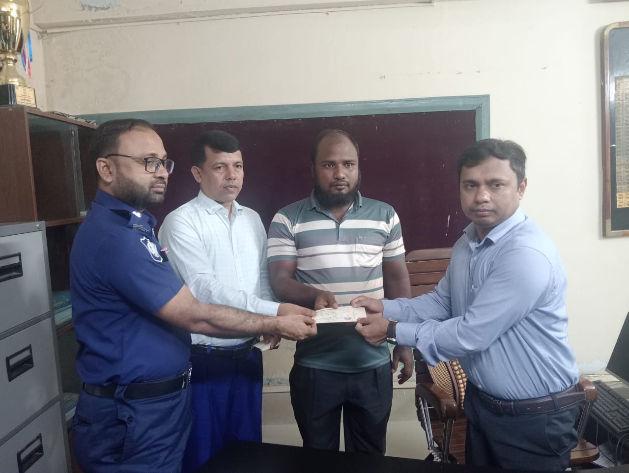 পানিতে ডুবে নিহত পরিবারের সদস্যদের সঙ্গে সাক্ষাৎ ও তিন পরিবারের জন্য অনুদান প্রদান