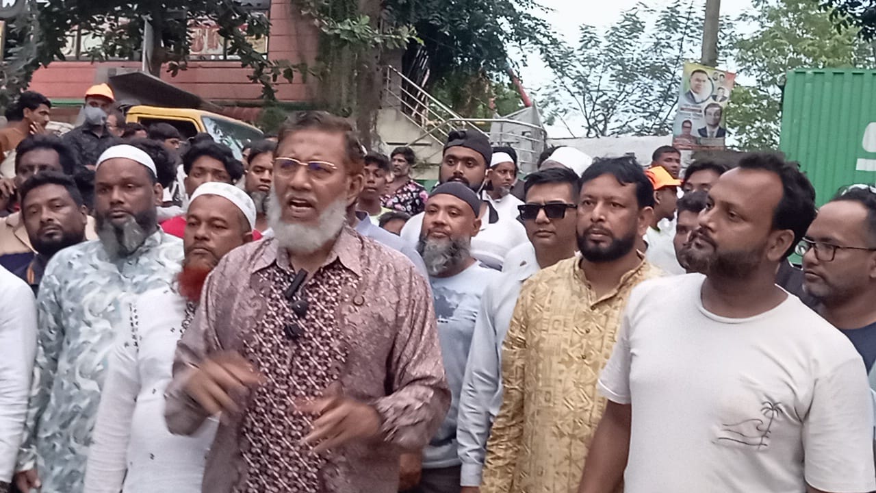 নির্বাচনী প্রচারণায় পথ র‍্যালী তে বিশাল আলোচিত কর্ণেল আব্দুল হক –