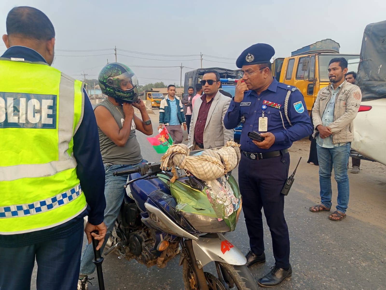 নরসিংদীর শিবপুরে পরিবহনে অভিযান পরিচালিত।