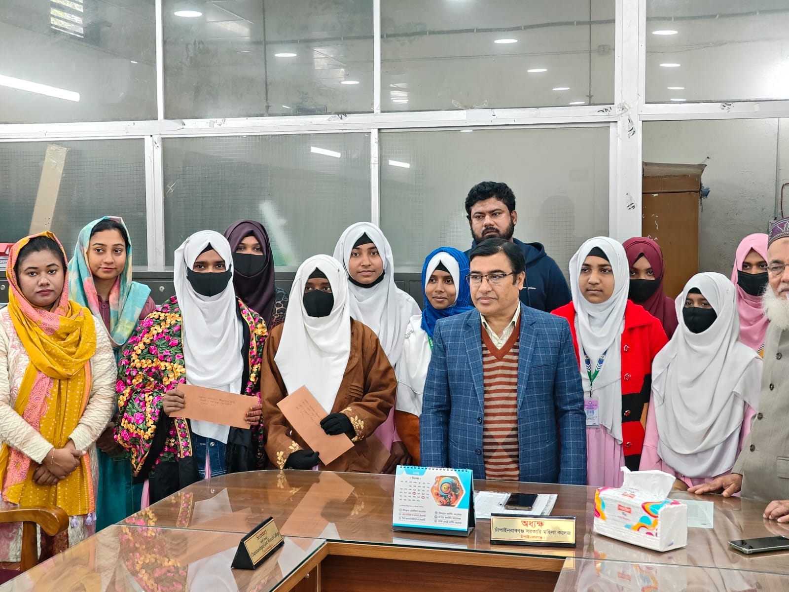 চাঁপাইনবাবগঞ্জ সরকারি মহিলা কলেজে ১০ জন দরিদ্র মেধাবী শিক্ষার্থীদের বৃত্তি প্রদান