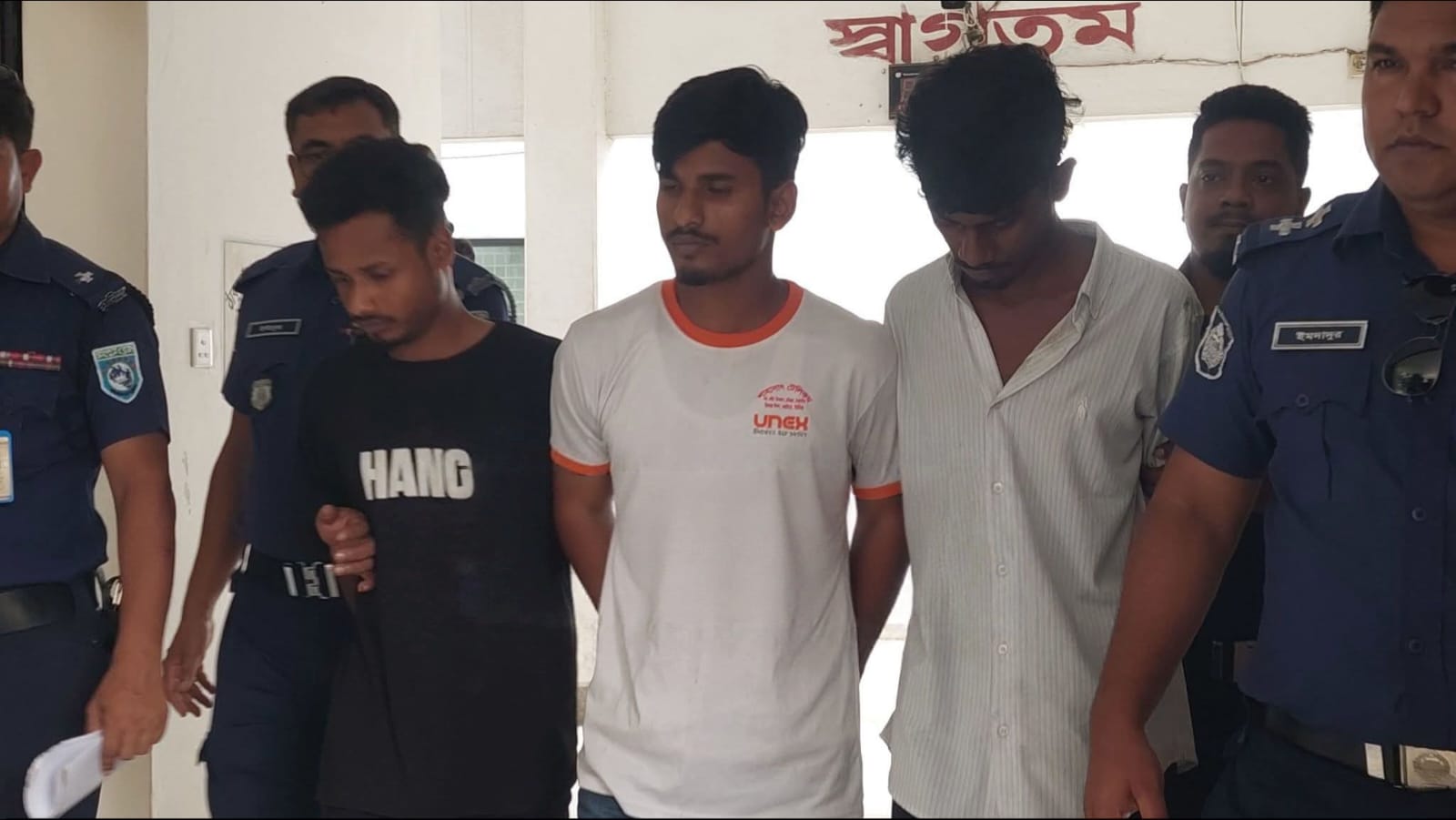 ঠাকুরগাঁওয়ে ১৫ বছরের কিশোরী সং’ঘবদ্ধ ধ’র্ষ’ণের শিকার,আ’টক ৩