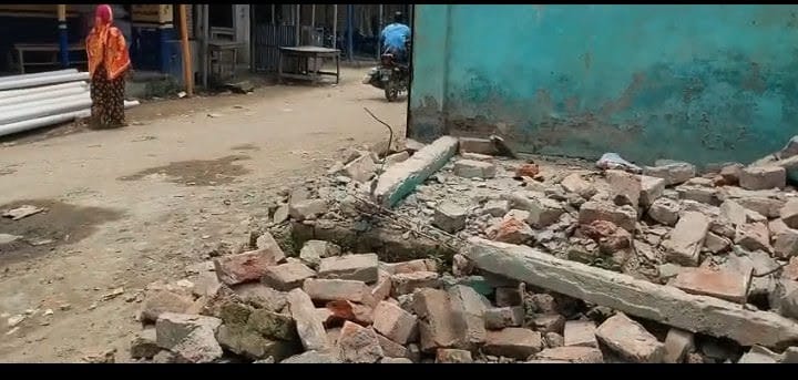 সাঘাটার ফলিয়া দিগর বাজারে দোকান ঘর ভাঙচুর ও দখল চেষ্টার অভিযোগ