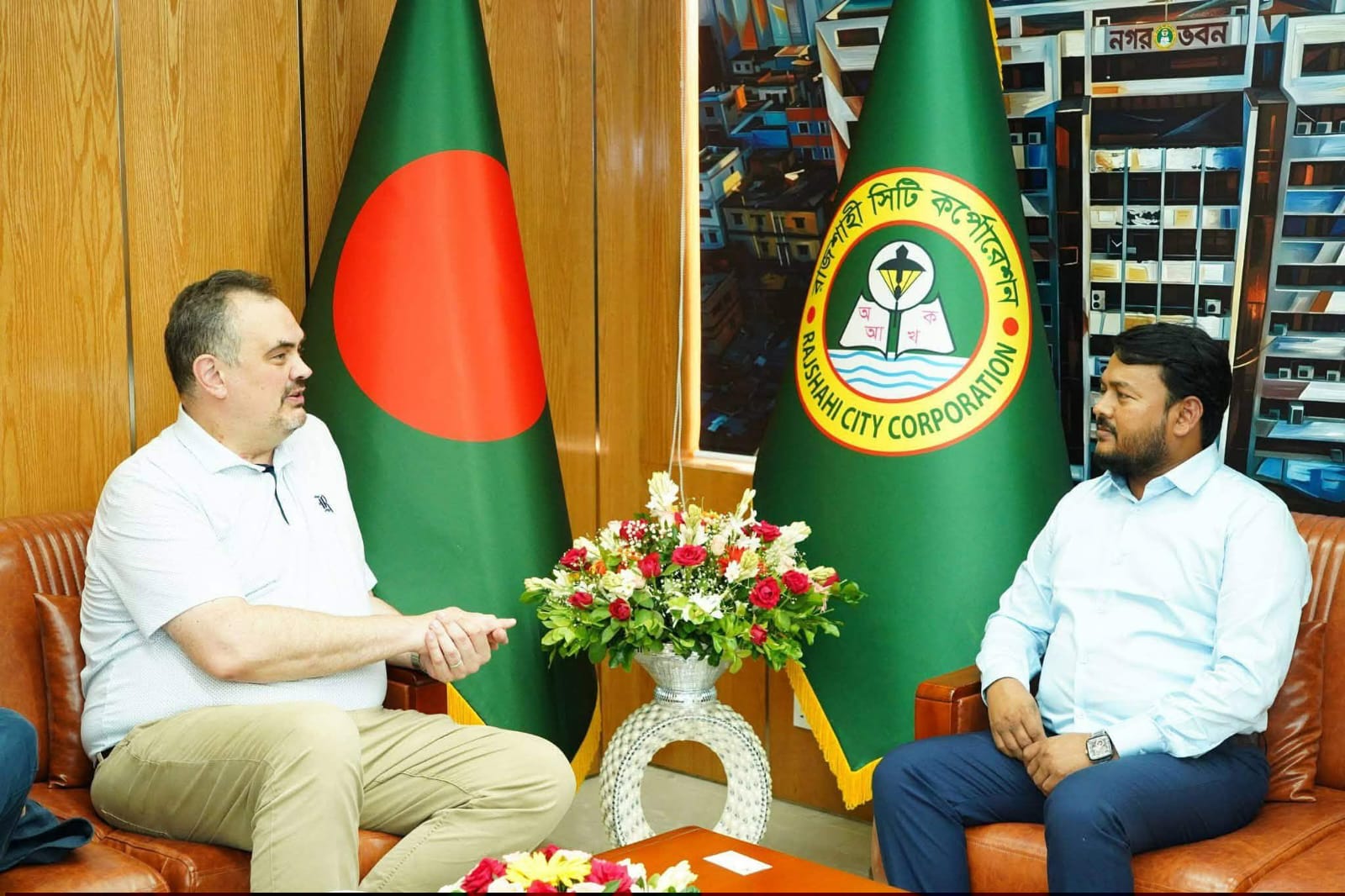 রাসিক প্রশাসকের সঙ্গে মার্কিন রাষ্ট্রদূতের সৌজন্য সাক্ষাৎ