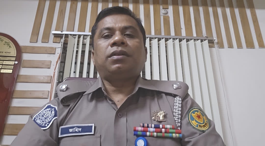 উপহার পাওয়ার পর প্রধানমন্ত্রীর প্রতি বিশেষ কৃতজ্ঞতা প্রকাশ করেছেন, ওসি জাহিদুল ইসলাম।