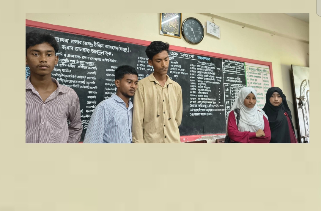 নোয়াখালীর স্কুলে ইভটিজিং: তিন যুবক আটক, দুই ছাত্রী বহিষ্কৃত