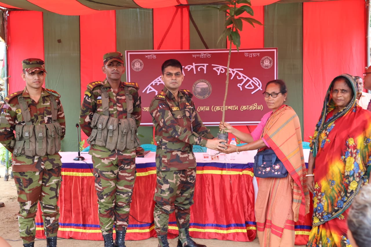 বাঘাইছড়িতে সেনাবাহিনীর বছরব্যাপী বৃক্ষরোপণ কর্মসূচি শুরু