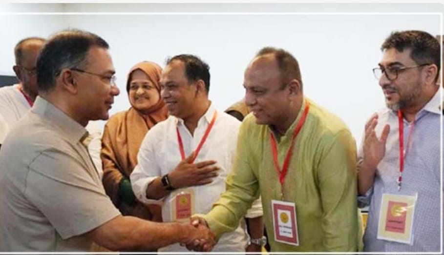 সংসদ নাই আজকে? সংসদে যান’: বিমানবন্দরে এমপিদের প্রধানমন্ত্রী