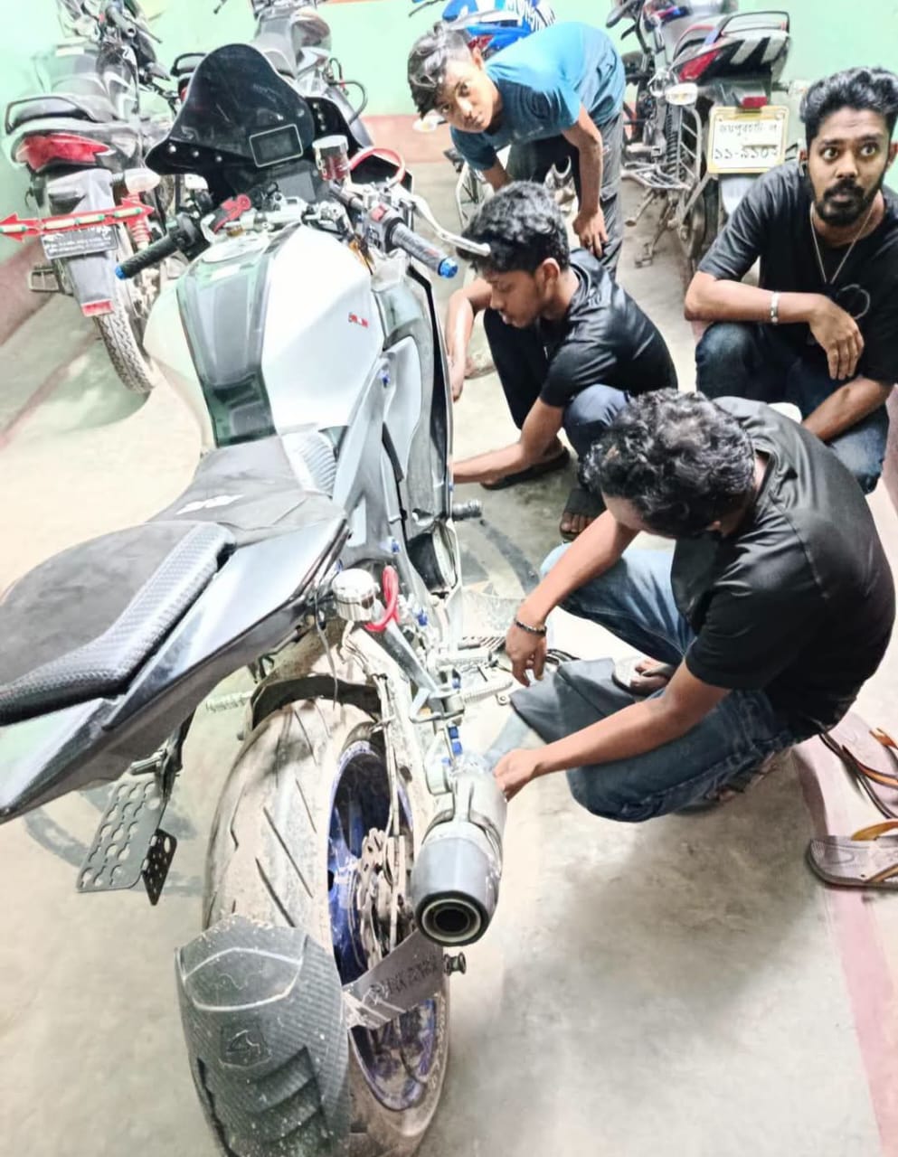 নওগাঁয় শব্দদূষণ রোধে কঠোর ট্রাফিক পুলিশ: উচ্চ শব্দ সৃষ্টিকারী সাইলেন্সার অপসারণ ও মামলা