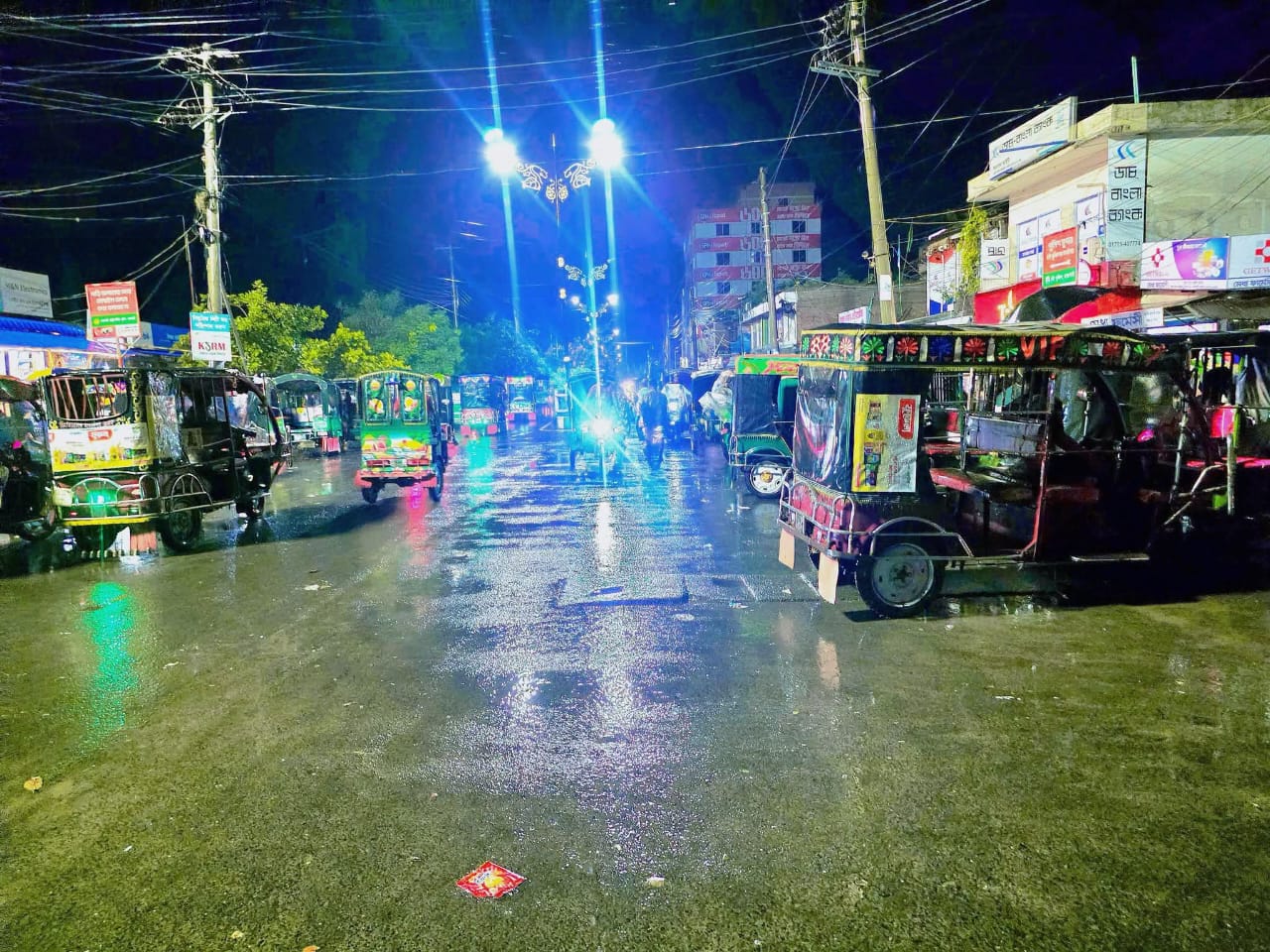 রাজশাহীতে অটোরিকশা চালকদের দৌরাত্ম্য: জিম্মি যাত্রী, অসহায় প্রশাসন
