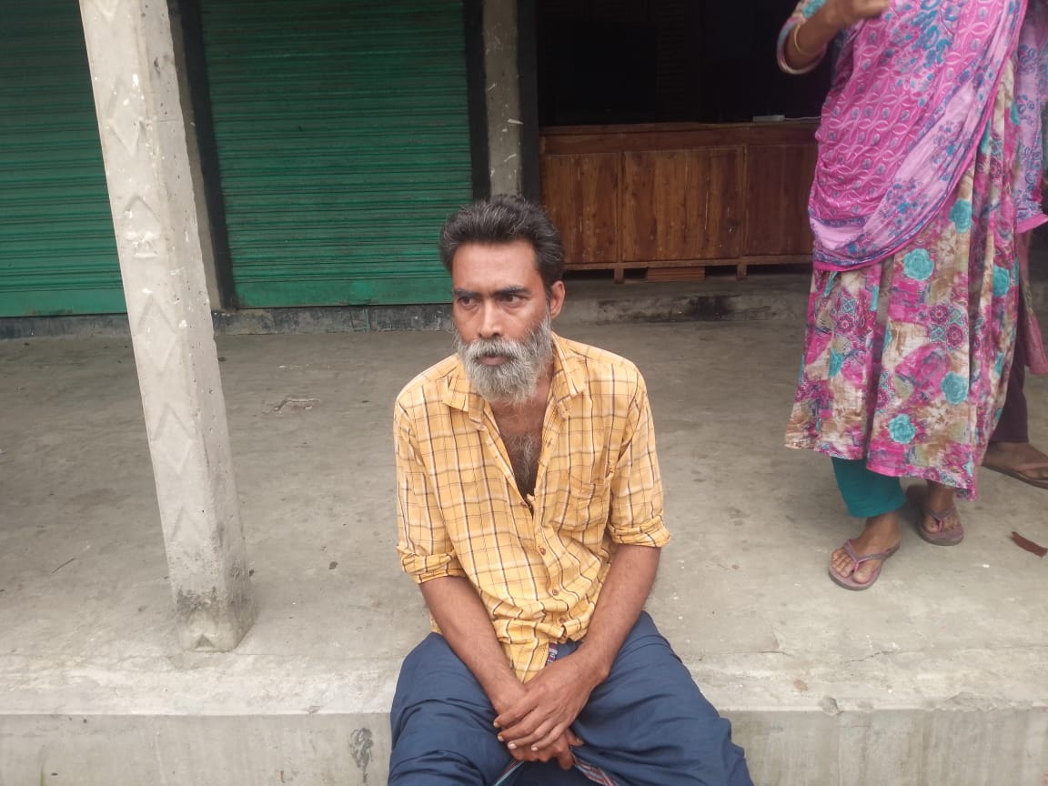 শিহাটা বাজারে হেরোইন পাওয়ার অভিযোগে আটক কমল মিয়া, থানায় নিয়ে গেল পুলিশ