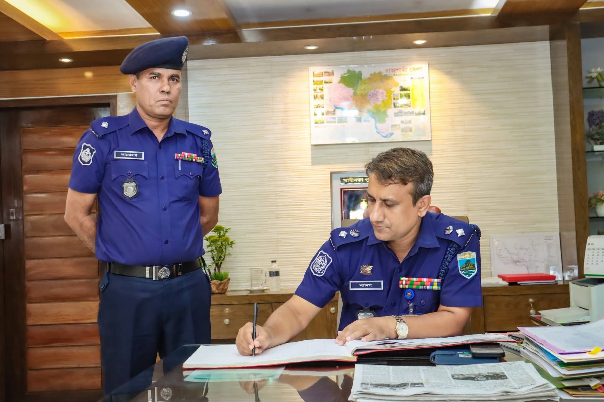 রাজশাহী জেলা ট্রাফিক অফিসে এসপি নাঈমুল হাছানের বার্ষিক পরিদর্শন: দাপ্তরিক স্বচ্ছতা ও সেবার মান বাড়াতে কঠোর নির্দেশনা: